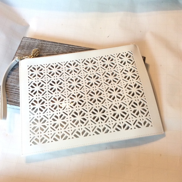 Tory Burch White PVC Cutout Clutch/Wristlet - Picture 4 of 7